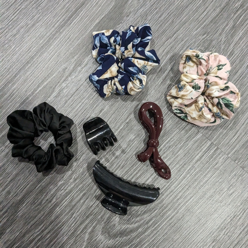 ✨HP✨Scrunchie and Claw Clip Bundle
